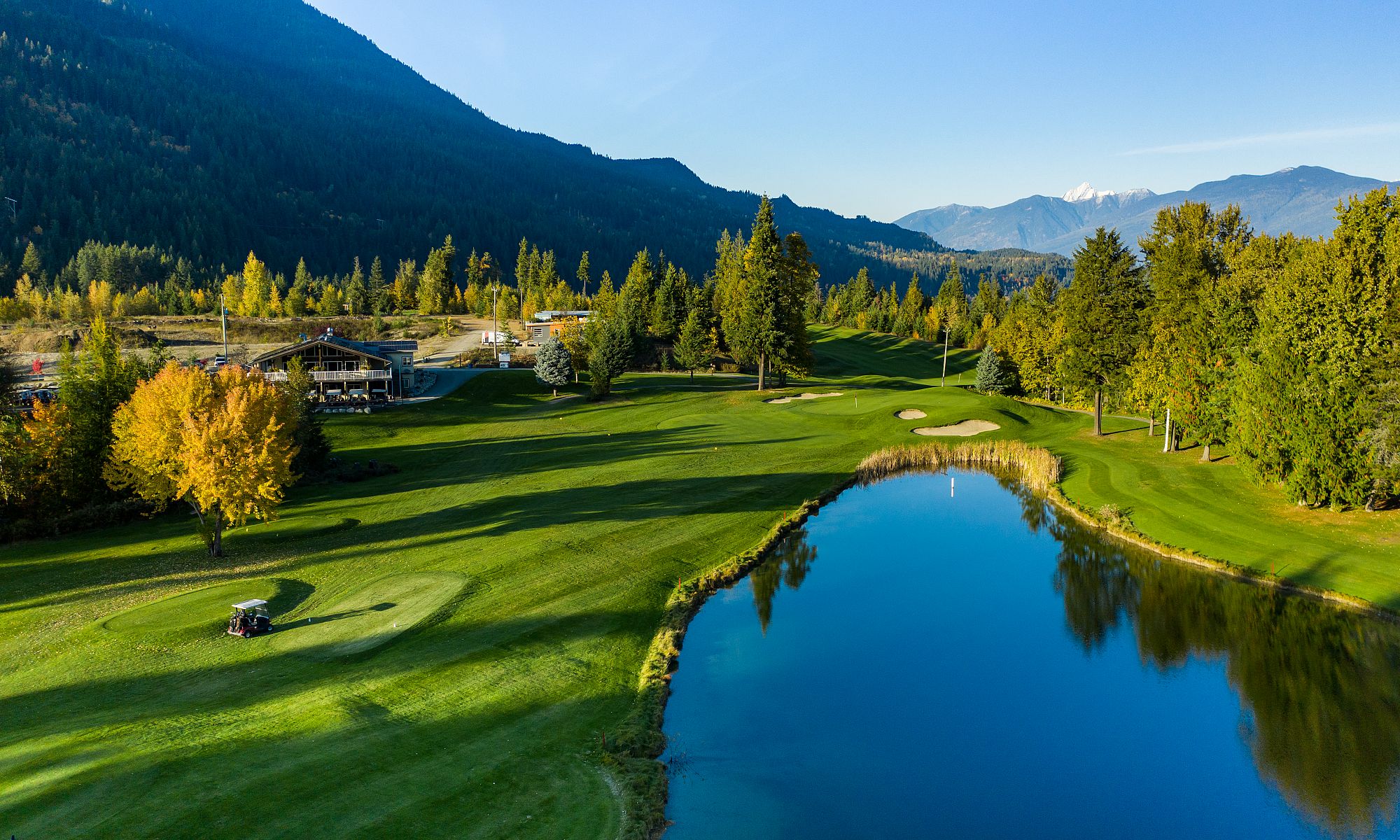 Play among friends at one of nature's most impressive golf courses!